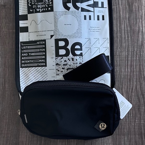 Black/Gold Lululemon Everywhere Belt Bag with NEW Bag NWT - Picture 2 of 9